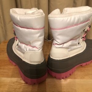 Pink/white girls snow boots
